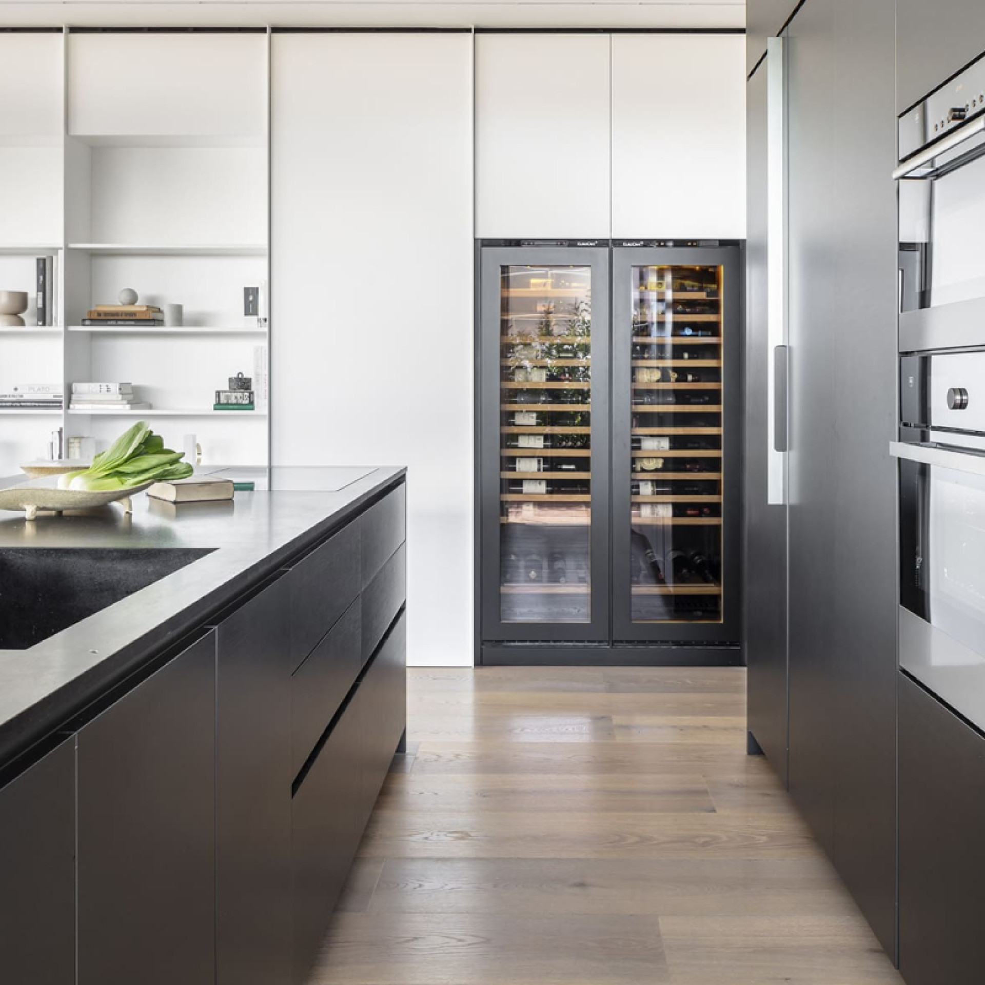 Flush-fitting wine cabinets for the kitchen