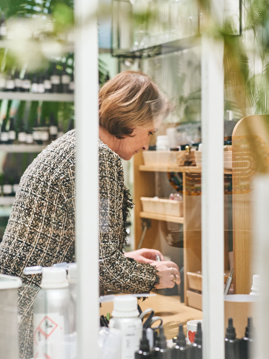 Photo of Sylvie Jourdet in her laboratory. Photo of Sylvie Jourdet in her laboratory.