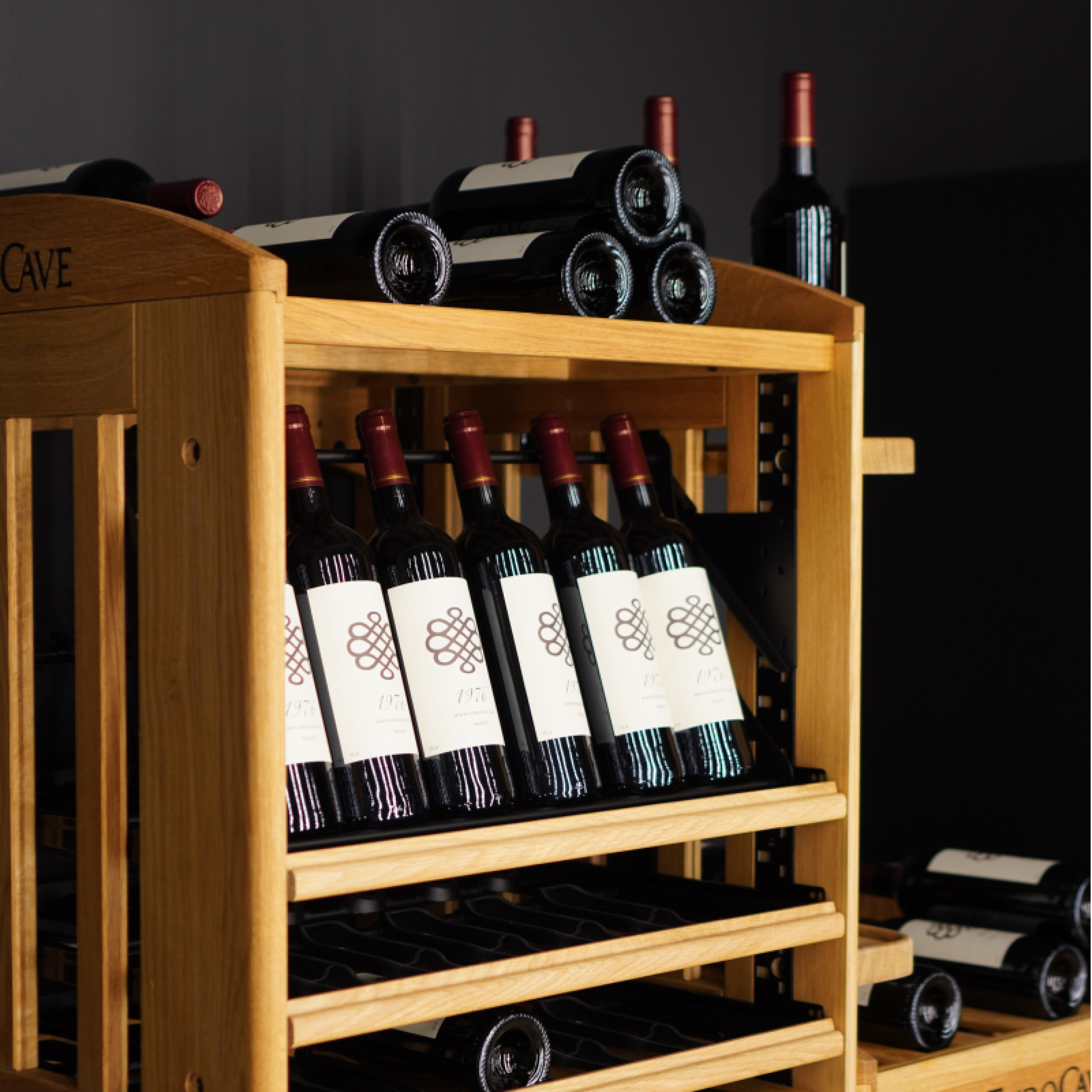 Inclined wine bottle display shelf – articulated shelf - Modulothèque