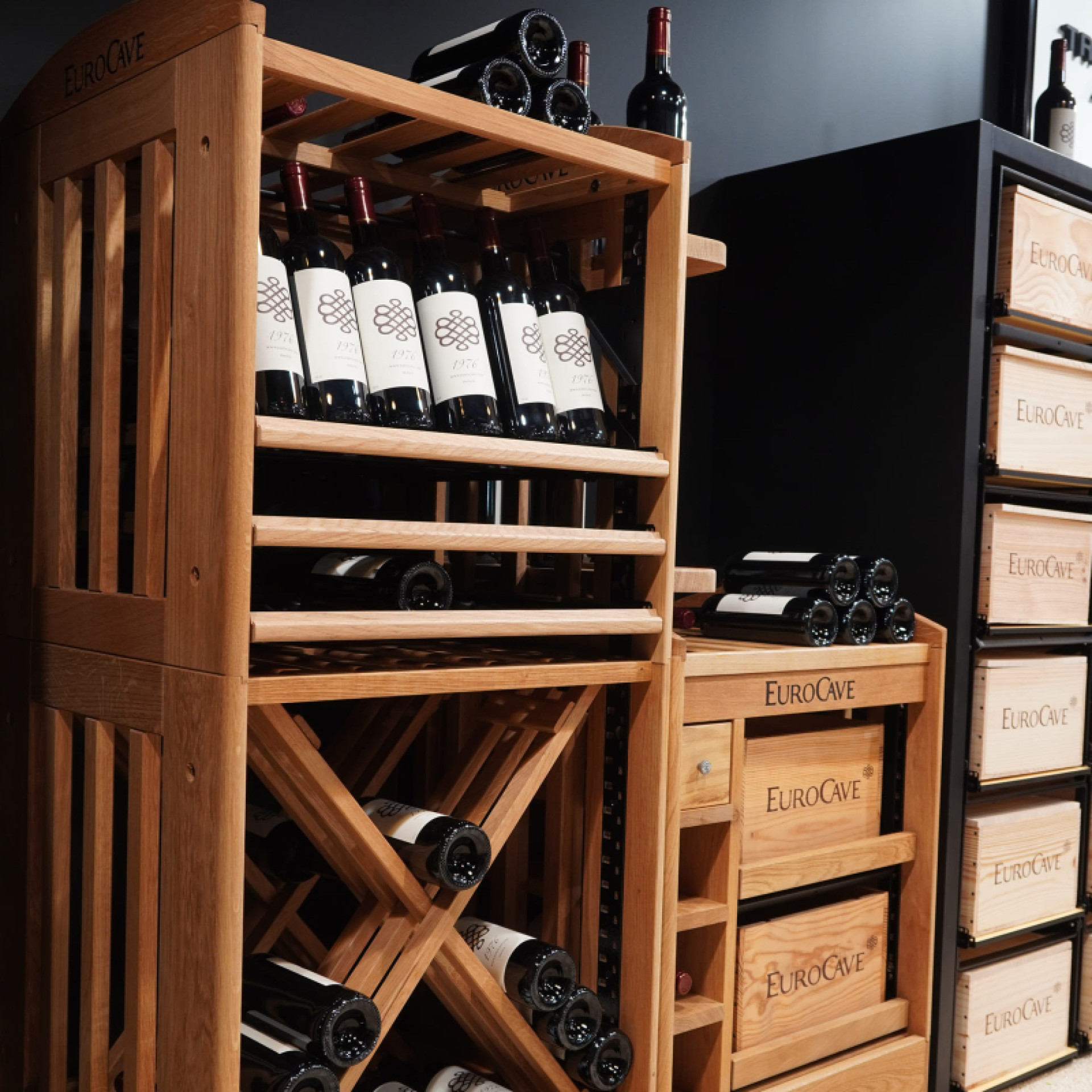 Wooden wine storage angle modules in a traditional cellar - Modulothèque