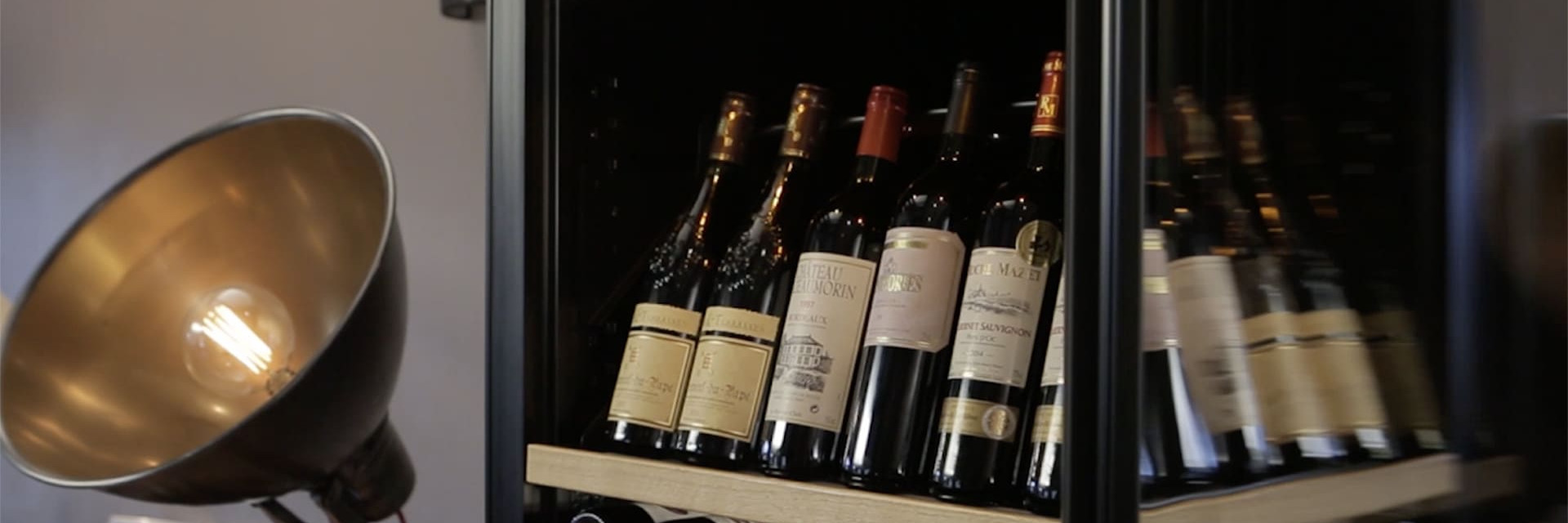 Video tutorial. Step-by-step installation guide for mounting a presentation kit on a sliding shelf in a EuroCave wine cellar. Display of wine bottles. Video tutorial. Step-by-step installation guide for mounting a presentation kit on a sliding shelf in a EuroCave wine cellar. Display of wine bottles.