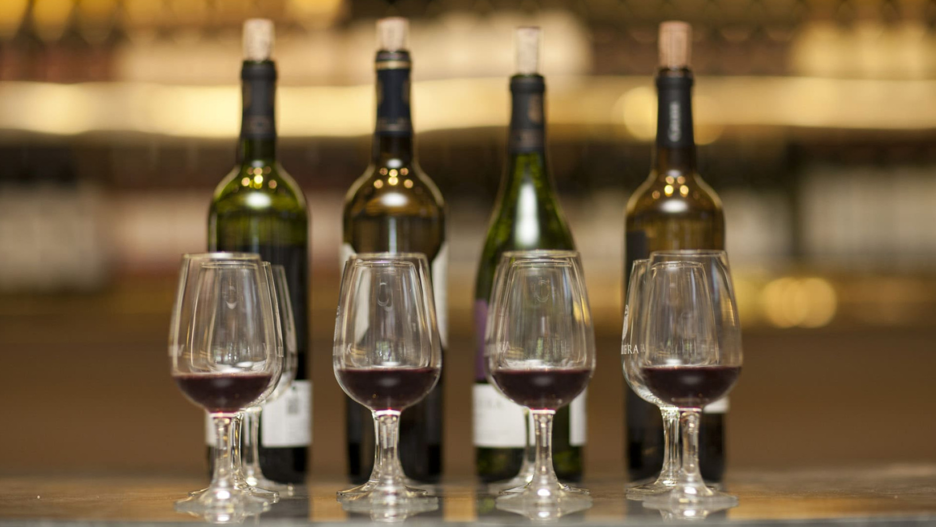 Quels vins boire maintenant et quels vins garder en cave ? / Getty