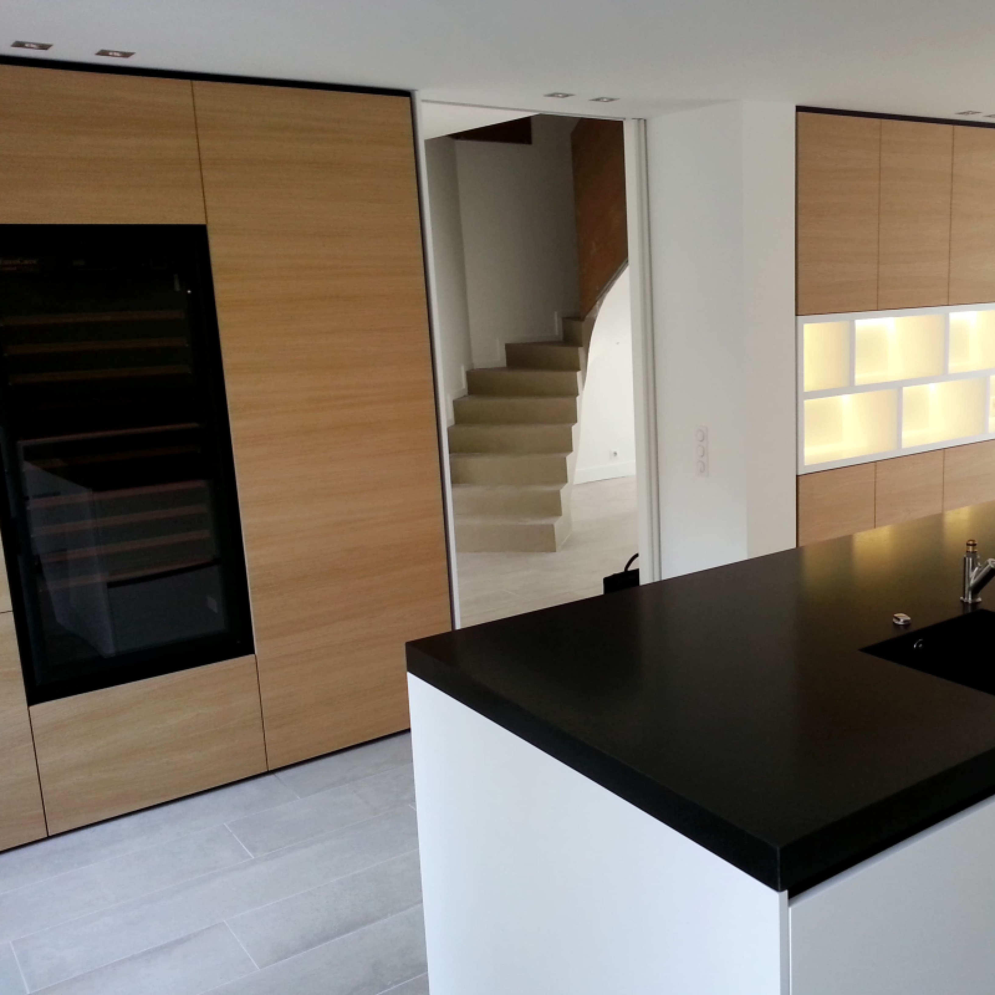 Kitchen renovation with incorporation of a EuroCave wine cabinet. - Anthony Gelin - Interior designer Kitchen renovation with incorporation of a EuroCave wine cabinet. - Anthony Gelin - Interior designer