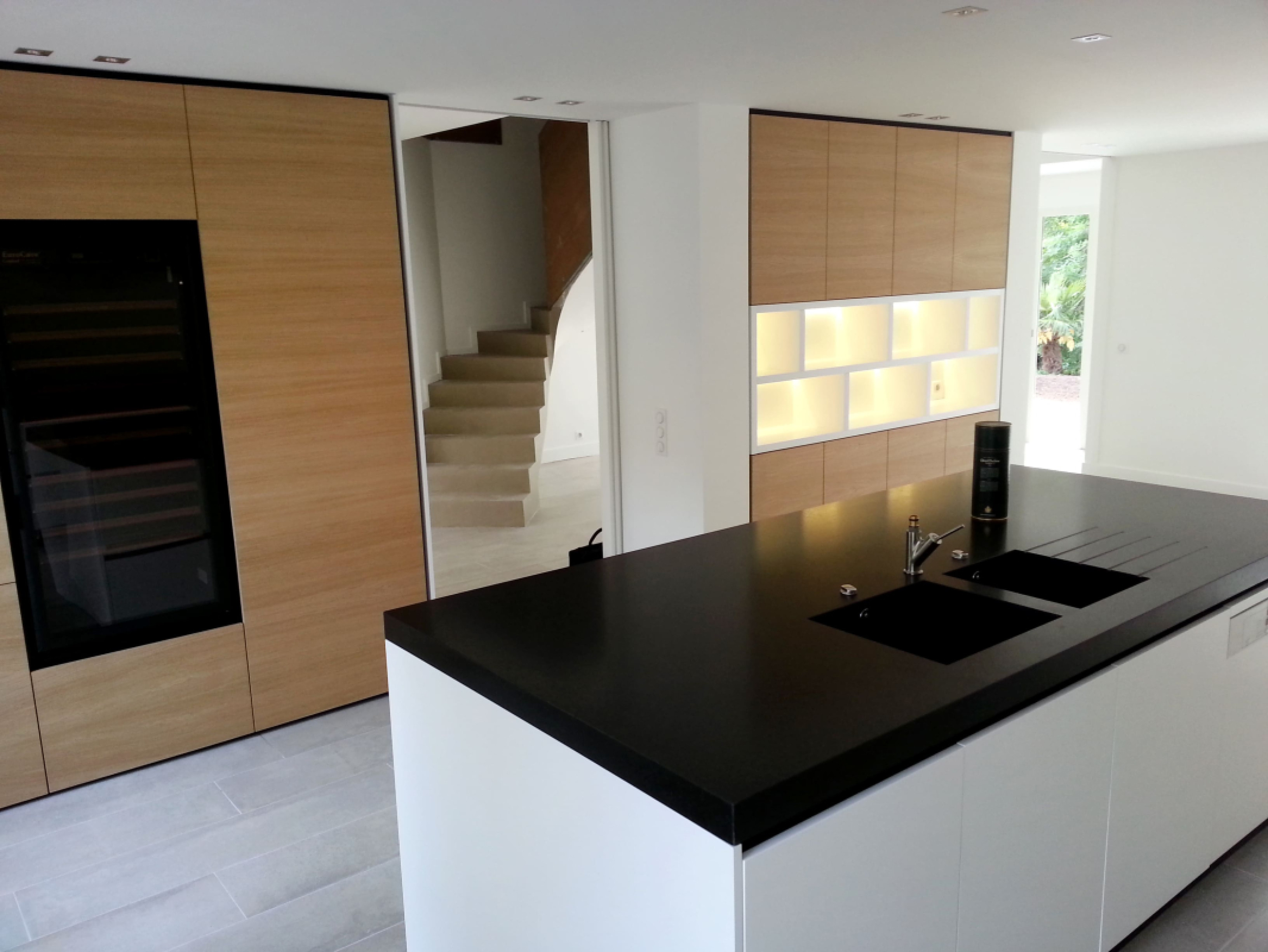 Kitchen renovation with incorporation of a EuroCave wine cabinet. - Anthony Gelin - Interior designer Kitchen renovation with incorporation of a EuroCave wine cabinet. - Anthony Gelin - Interior designer
