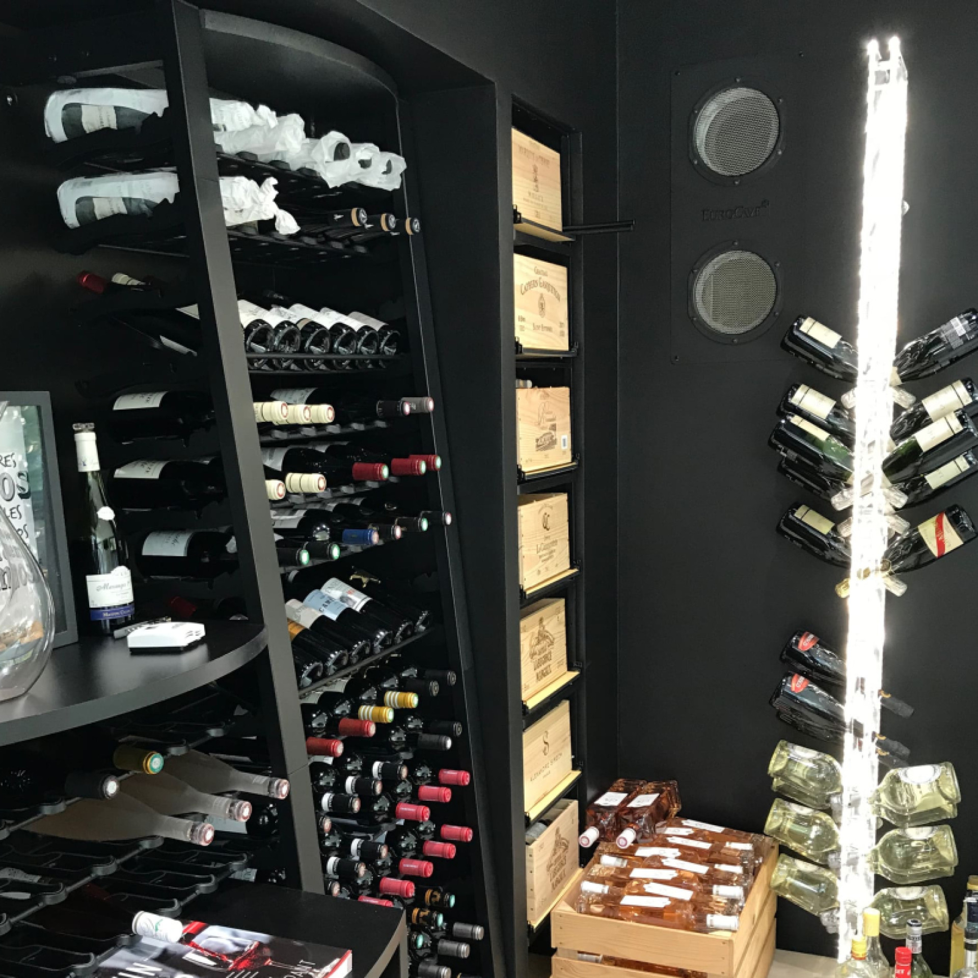 eurocave-climatisation-cave-a-vin-rangement-modulosteel-metal-noir-caisse-de-vin.jpg eurocave-climatisation-cave-a-vin-rangement-modulosteel-metal-noir-caisse-de-vin.jpg