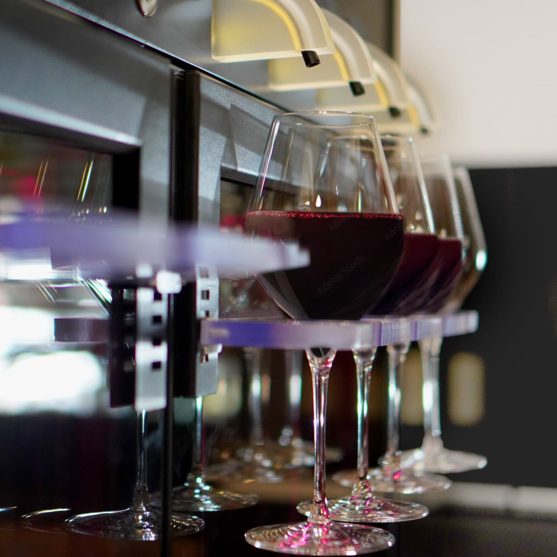 The wine service machine, an essential for establishments with large wine sales volumes. The wine service machine, an essential for establishments with large wine sales volumes.