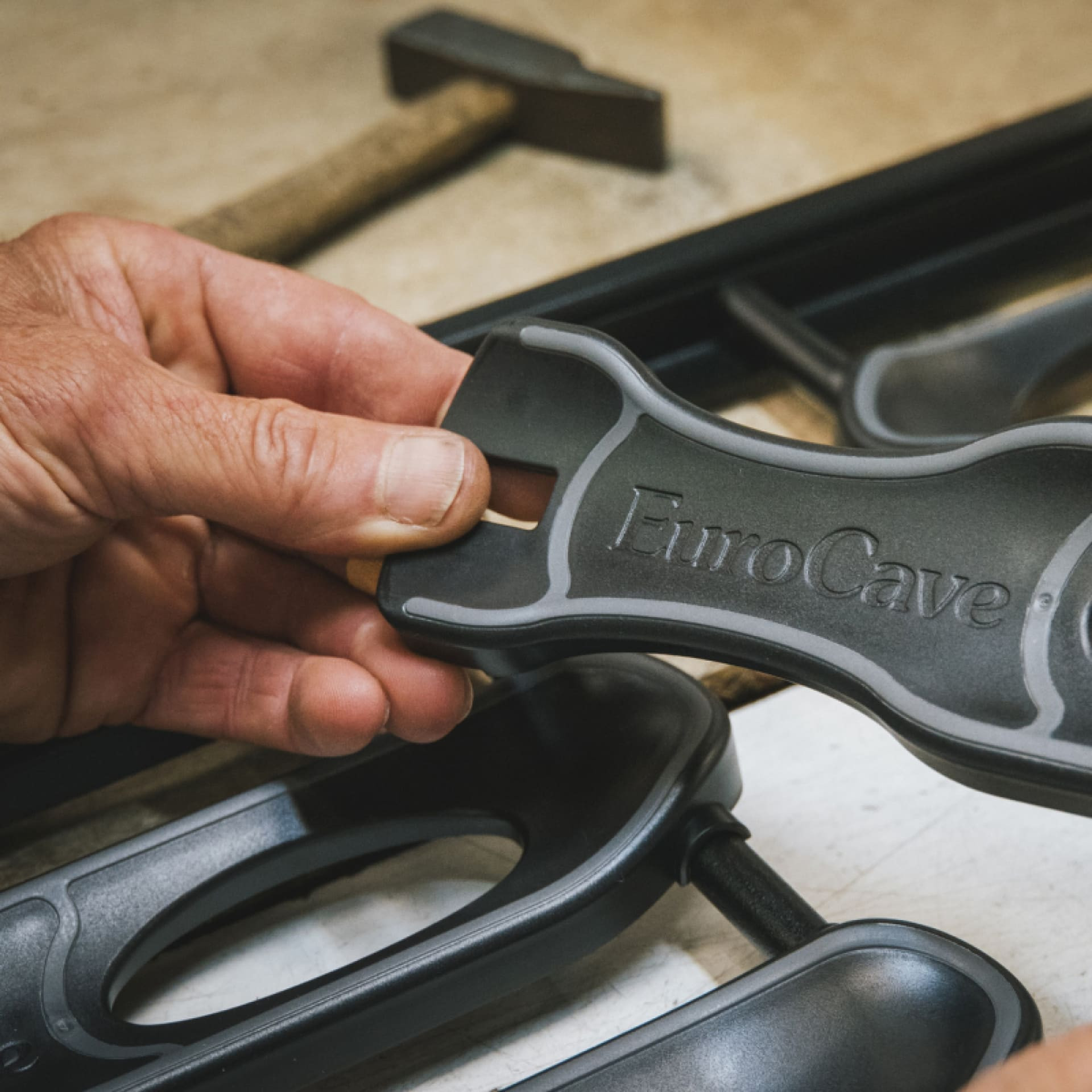 Caves à vin fabrication française avec tout le savoir-faire de la marque experte EuroCave. Caves à vin fabrication française avec tout le savoir-faire de la marque experte EuroCave.