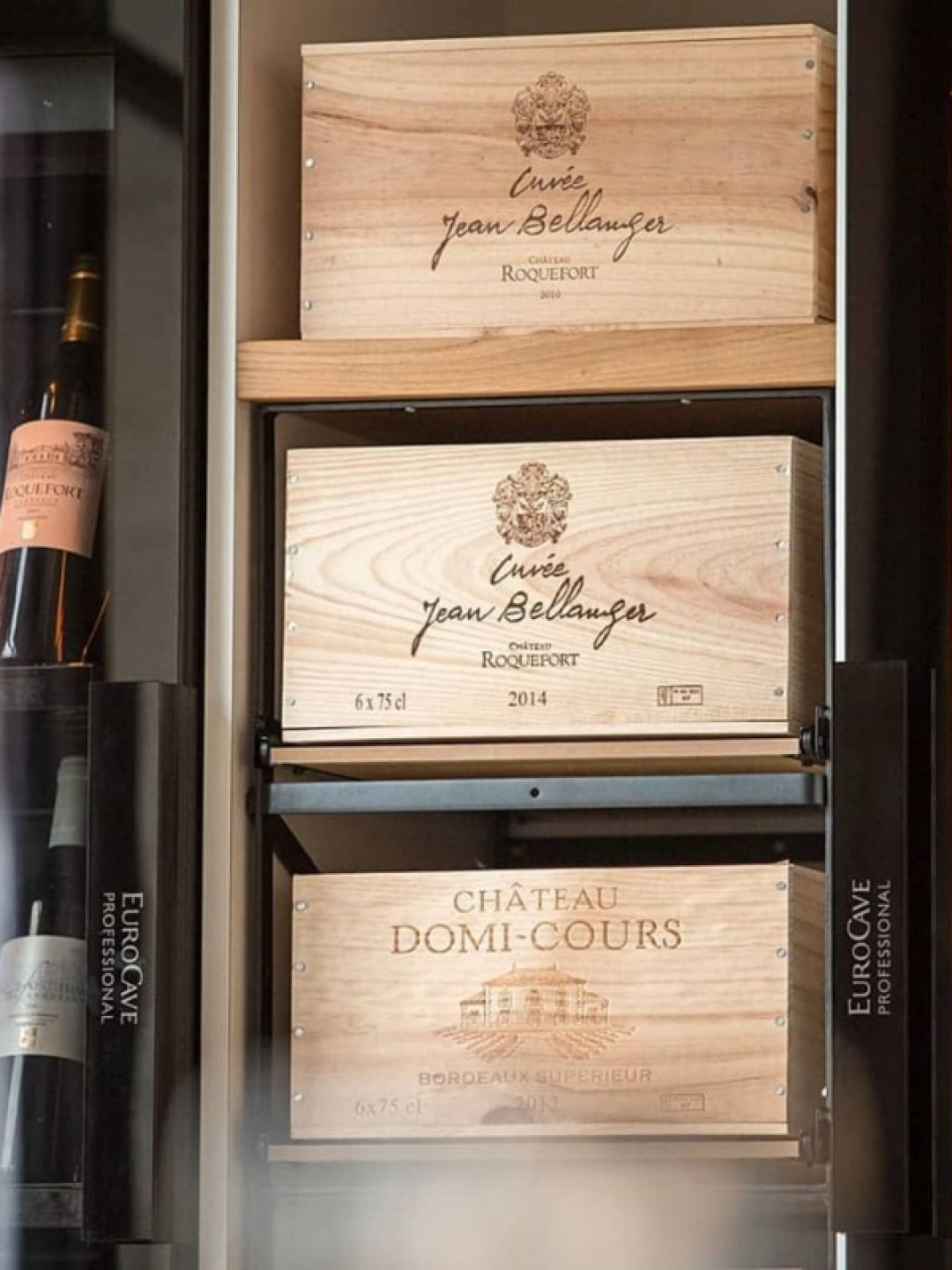 Wine storage on slides for wine boxes, practical to assemble for a custom-made wine cellar