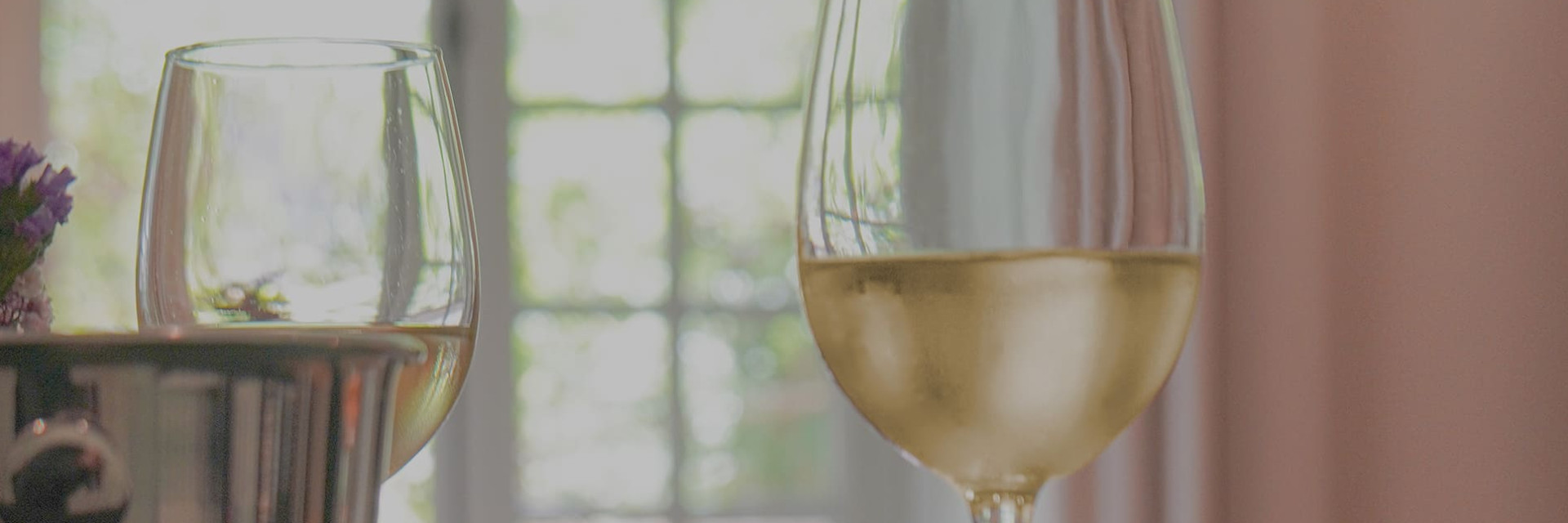 The pleasure of enjoying a glass of wine at the right tasting temperature. The pleasure of enjoying a glass of wine at the right tasting temperature.