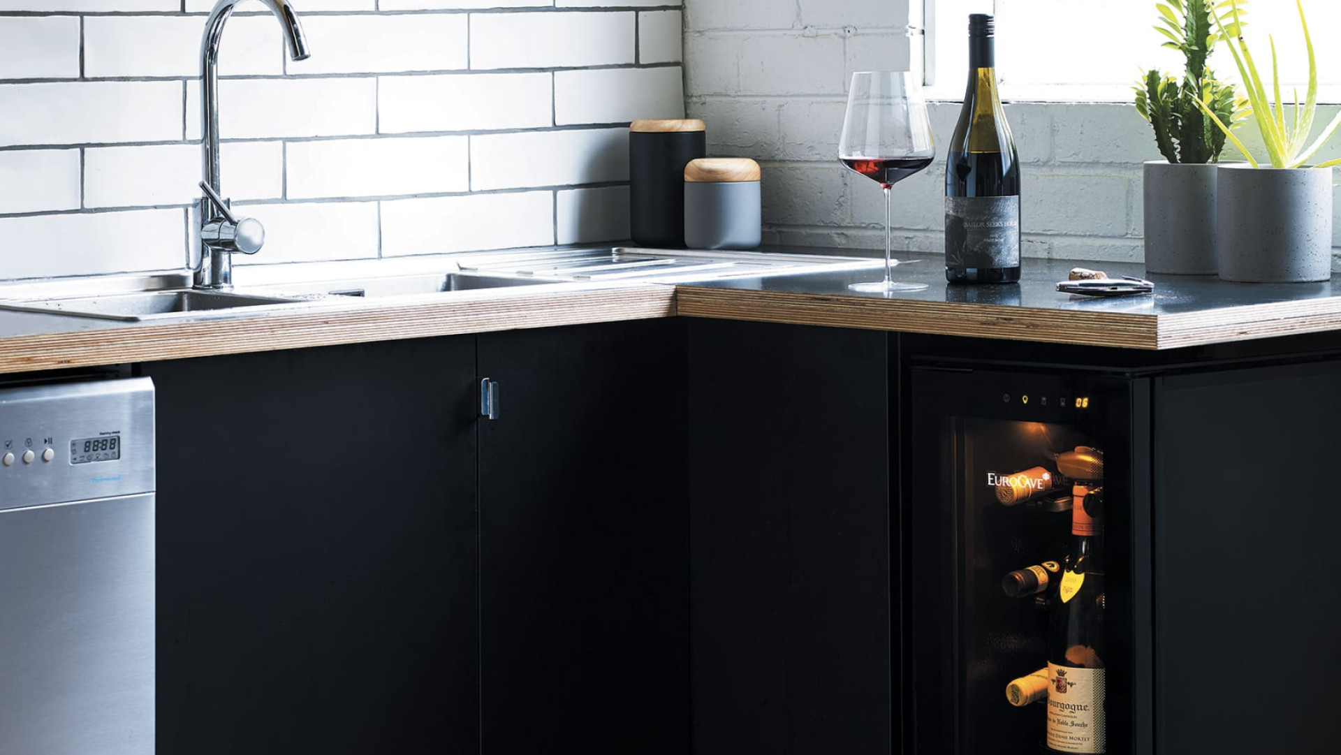 The sweet pleasure of enjoying a food and wine pairing for two thanks to this home wine bar station and its ideal wine tasting temperature.
