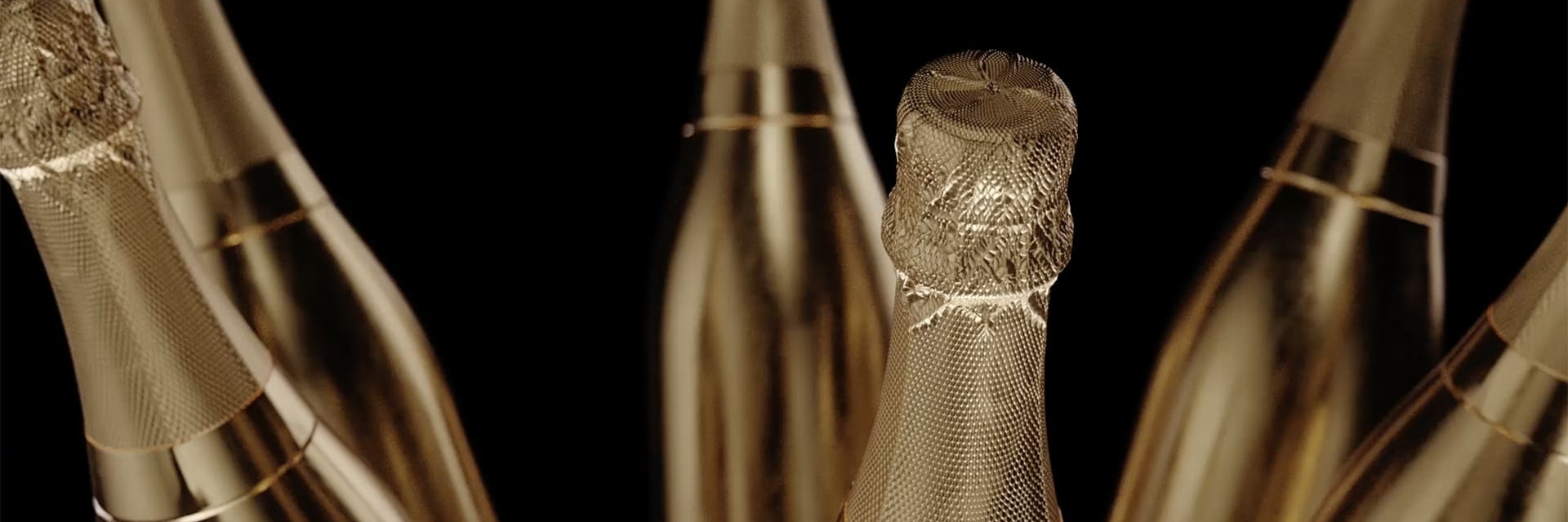 Le champagne, boisson romantique par excellence, emblématique de la célébration d'un évènement, est traditionnellement de toutes les fêtes (noël, jour de l'an, anniversaire, mariage, baptême, diplôme,...) Le champagne, boisson romantique par excellence, emblématique de la célébration d'un évènement, est traditionnellement de toutes les fêtes (noël, jour de l'an, anniversaire, mariage, baptême, diplôme,...)