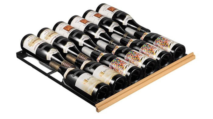 Thanks to its ball-bearing slides, the EuroCave sliding shelf allows you to classify and easily access your bottles of wine.