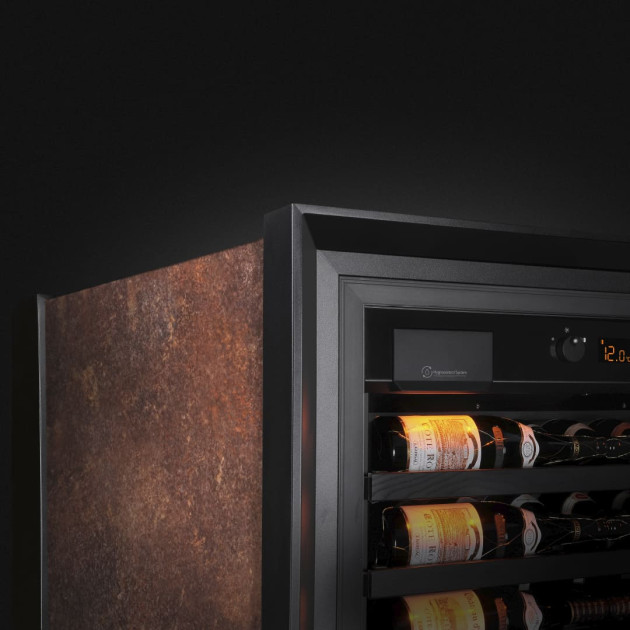 Personalize your Royale wine cabinet with the “Red earth” trim.