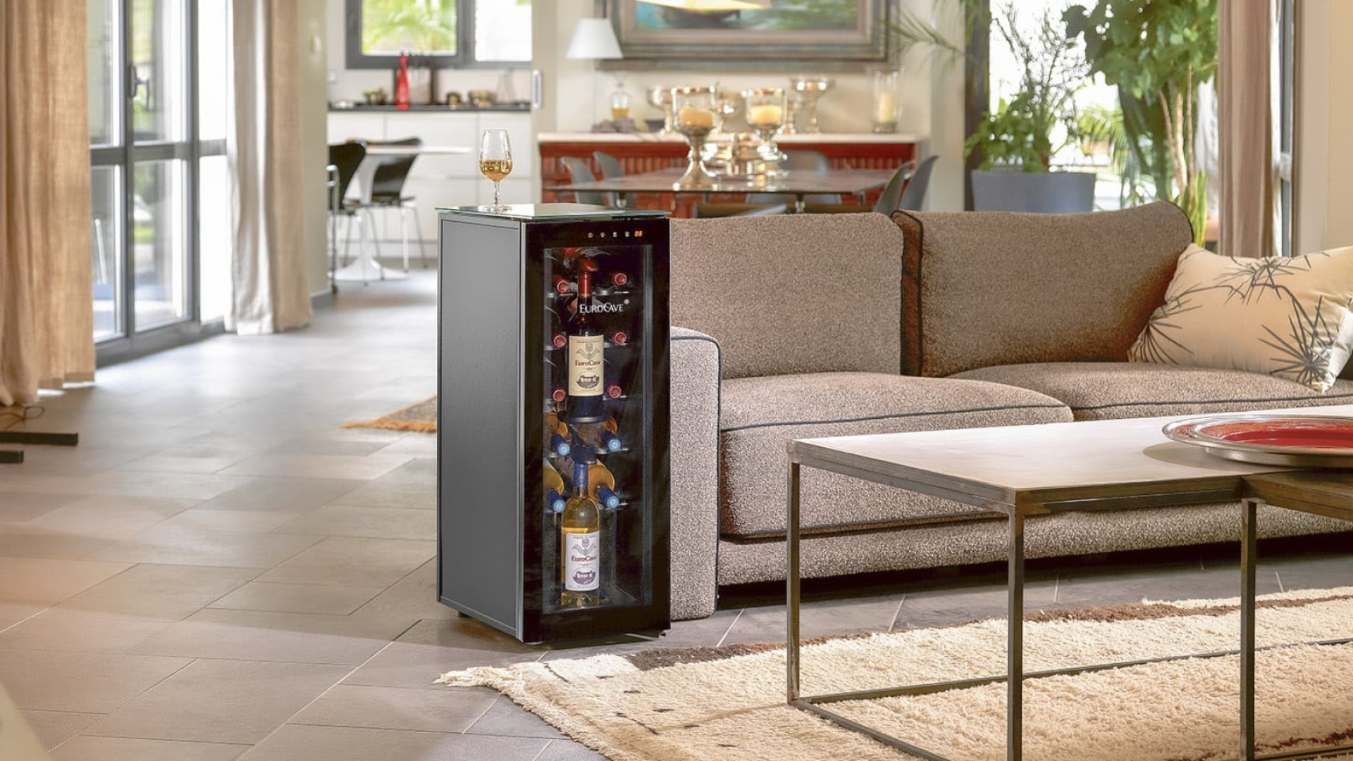 Weine in der richtigen Serviertemperatur, trinkfertig und immer griffbereit am Sofaende zum Aperitif oder im Esszimmer zum Abendessen. Tête à Tête EuroCave Weine in der richtigen Serviertemperatur, trinkfertig und immer griffbereit am Sofaende zum Aperitif oder im Esszimmer zum Abendessen. Tête à Tête EuroCave