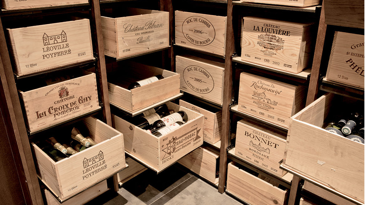 Rangements vin rack coulissants modulables et assemblables pour une grande capacité et conserver les caisses de vins dans le temps pour faire vieillir le vin.