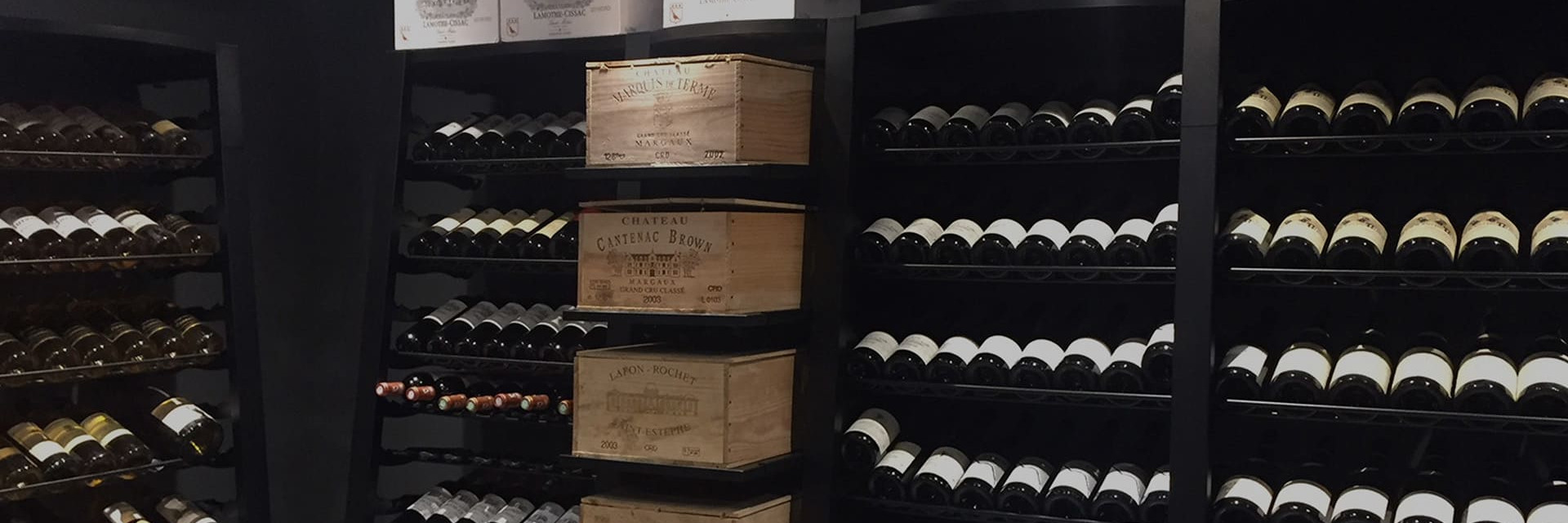 Casiers à vin en acier noir pour ranger le vin - Grand volume de vin à stocker - Nombreuses options de rangement et de présentation des bouteilles. modulosteel eurocave