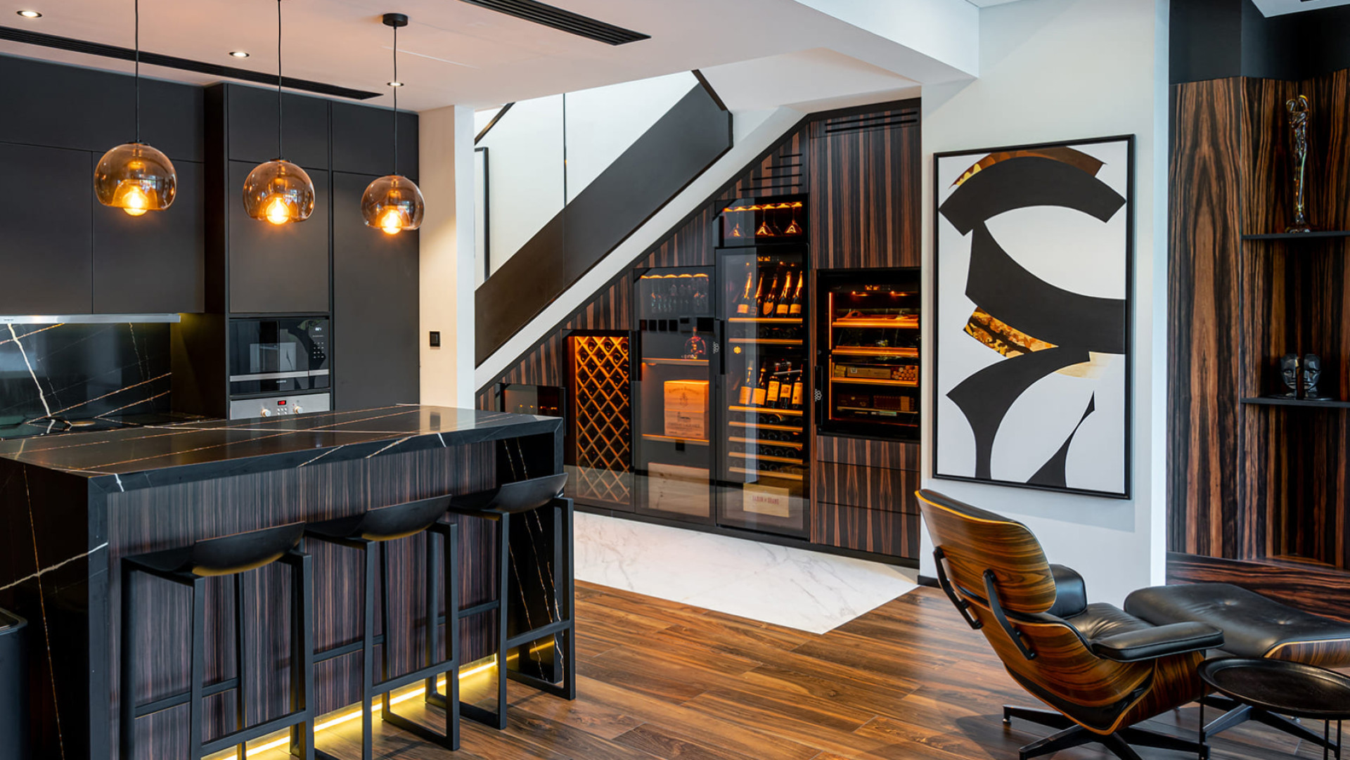 Professional space - Architecture, renovation or high-end interior decoration for individuals. Design of a wine space, integration of a wine cooler or creation of a bar in custom furniture.