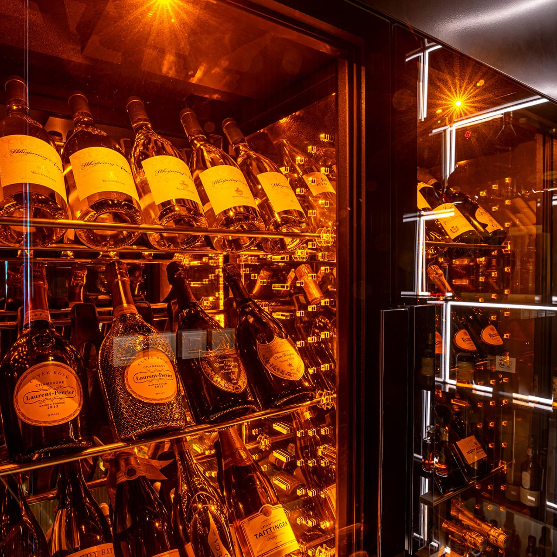 Double glass door wine display case with integrated lighting and play of lights on the mirrors and materials; attract attention and increase your wine turnover with great promotion of your wine list.