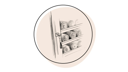 Entrez dans les coulisses des caves à vin de restaurants ou de bar à vins, qu’ils soient prestigieux et mondialement connus, ou plus confidentiels mais qui ont en commun une carte des vins originale et qui signe l’identité de leur établissement. Entrez dans les coulisses des caves à vin de restaurants ou de bar à vins, qu’ils soient prestigieux et mondialement connus, ou plus confidentiels mais qui ont en commun une carte des vins originale et qui signe l’identité de leur établissement.