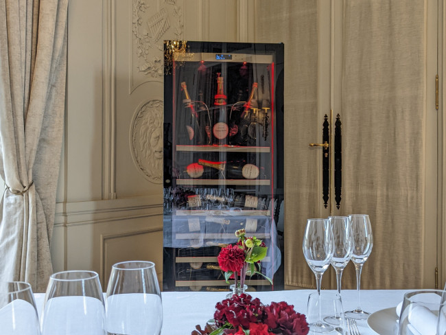 champagne cabinet for valentin's day