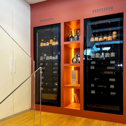 Installation of 2 built-in wine coolers on a staircase landing - Project by the EuroCave shop in Annecy - Revelation range Installation of 2 built-in wine coolers on a staircase landing - Project by the EuroCave shop in Annecy - Revelation range
