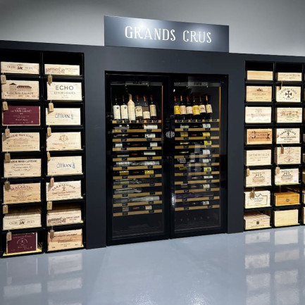 Layout and scenarisation of a wine section in a wine shop by EuroCave Annecy - Modulorack professional sliding and collapsible wine storage furniture and 2 Revelation glass wine fridges fitted into a made-to-measure cabinet. Layout and scenarisation of a wine section in a wine shop by EuroCave Annecy - Modulorack professional sliding and collapsible wine storage furniture and 2 Revelation glass wine fridges fitted into a made-to-measure cabinet.