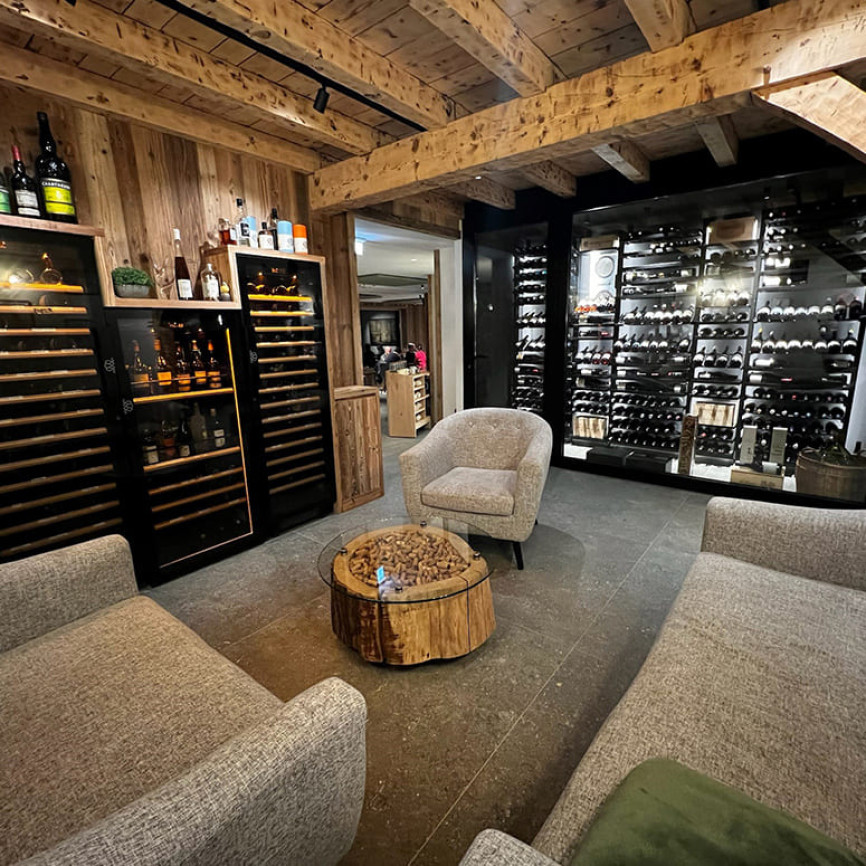 Restaurant design - Fitting out a wall unit with 3 integrated wine coolers and an air-conditioned wine display cabinet with overhead black metal wine racks. Modulo-X Restaurant design - Fitting out a wall unit with 3 integrated wine coolers and an air-conditioned wine display cabinet with overhead black metal wine racks. Modulo-X