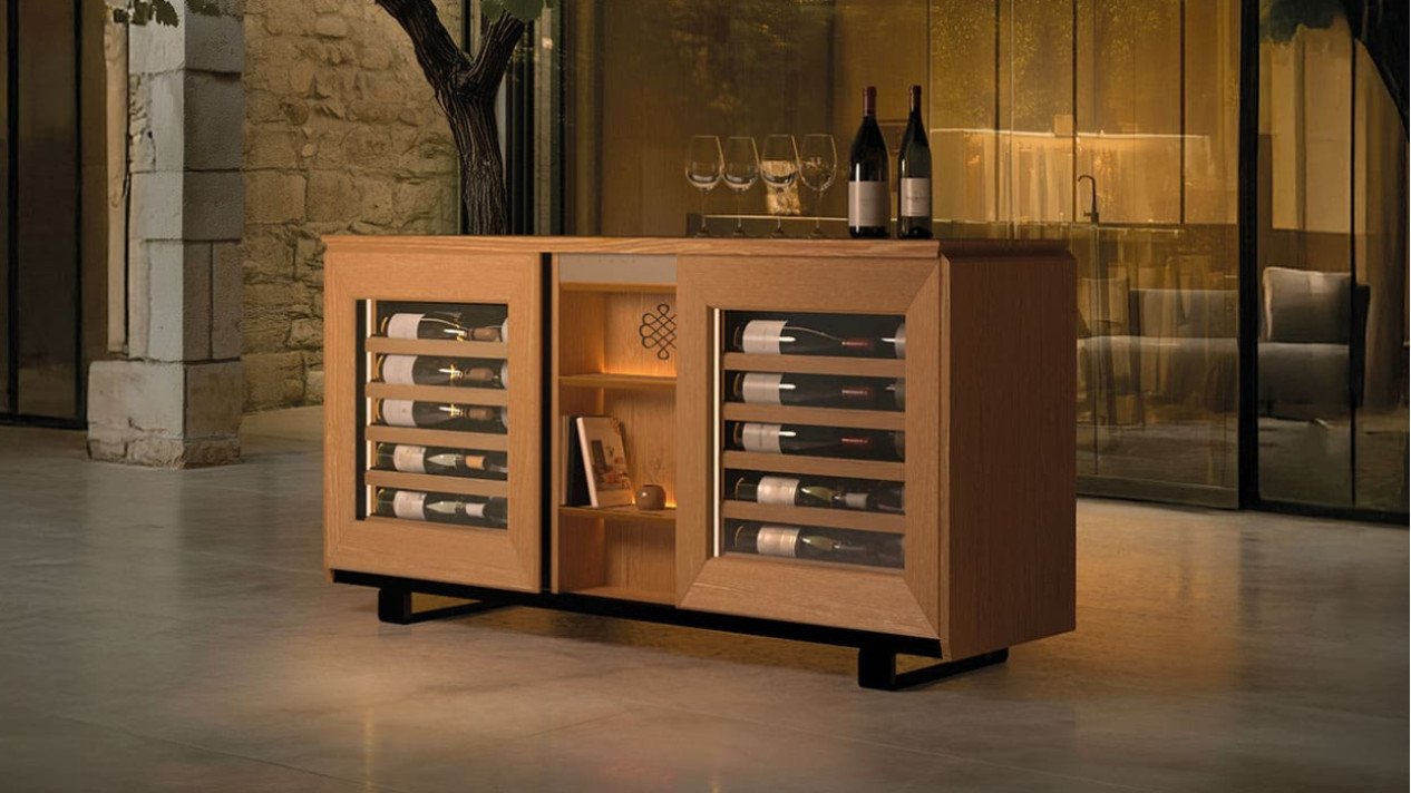 Control your connected wine cellar with the EuroCave app - Adjust the temperature, light or receive alerts remotely. Control your connected wine cellar with the EuroCave app - Adjust the temperature, light or receive alerts remotely.