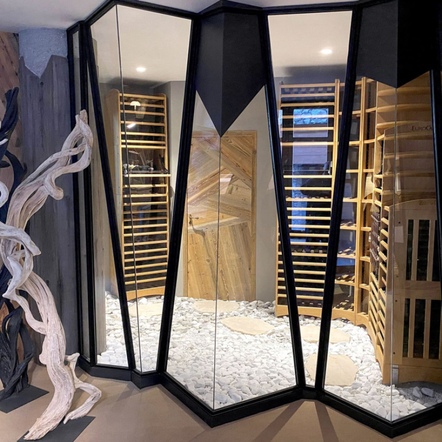 Traumhaftes Weinkeller-Design – Klimatisierter Weinaum in einem Bergrestaurant – Modulare Massivholz-Schränke Modulothèque EuroCave Traumhaftes Weinkeller-Design – Klimatisierter Weinaum in einem Bergrestaurant – Modulare Massivholz-Schränke Modulothèque EuroCave