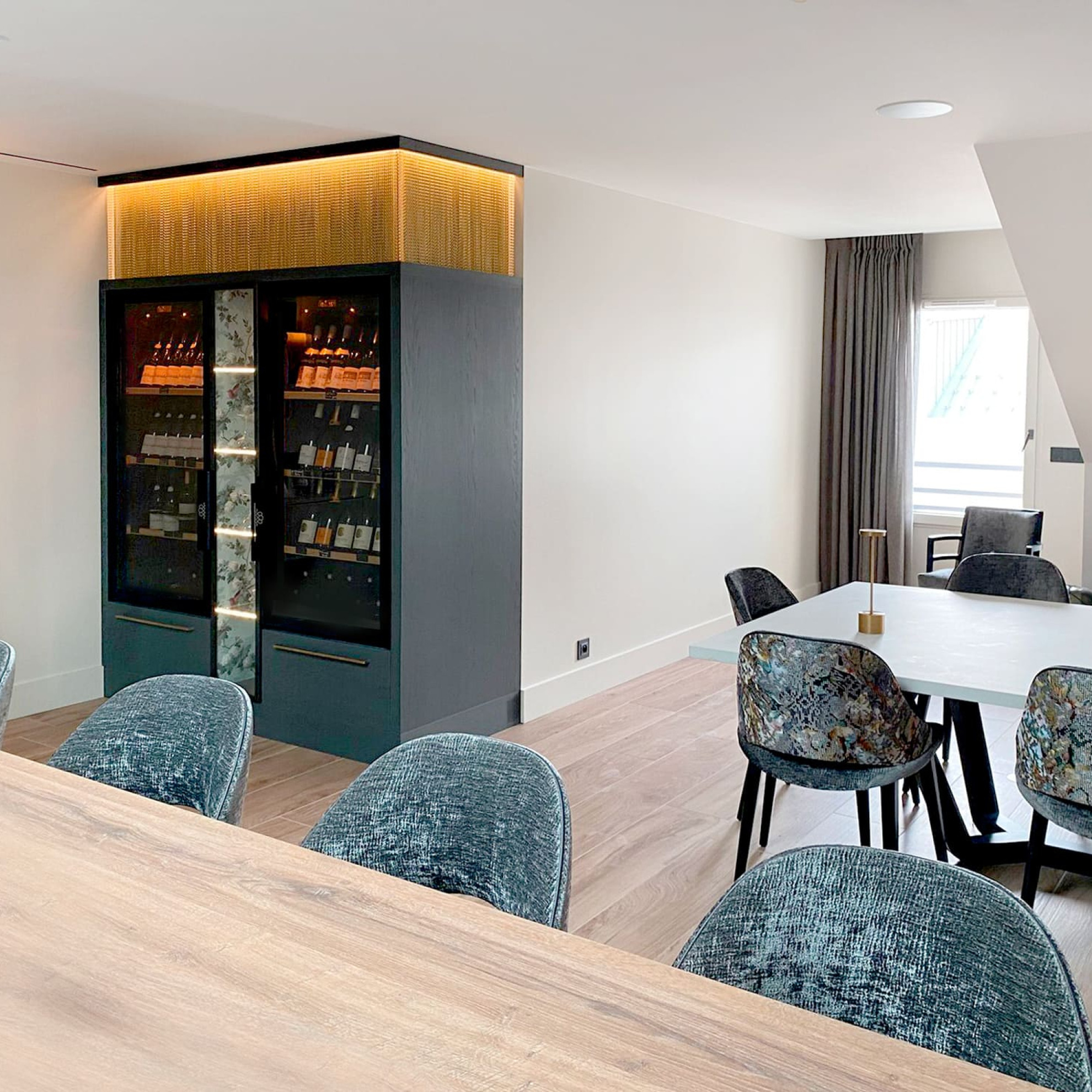 cave-a-vin-pure-taille-moyenne-double-encastree-en-hauteur-prestation-des-bouteilles.jpg cave-a-vin-pure-taille-moyenne-double-encastree-en-hauteur-prestation-des-bouteilles.jpg