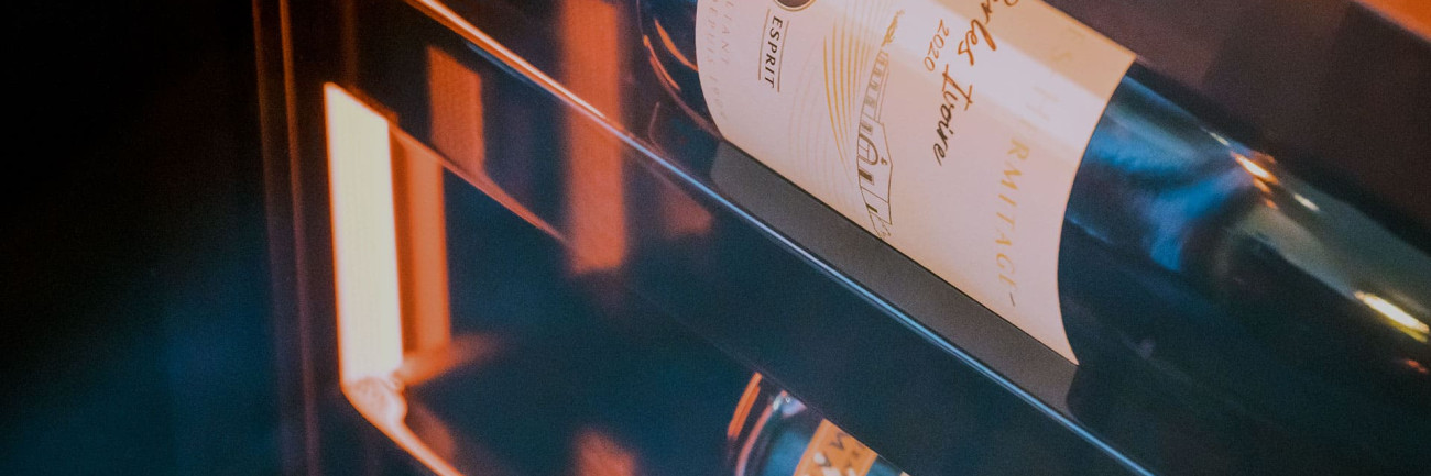 Everything you need to know about humidity in a wine cellar or in a wine fridge. Everything you need to know about humidity in a wine cellar or in a wine fridge.