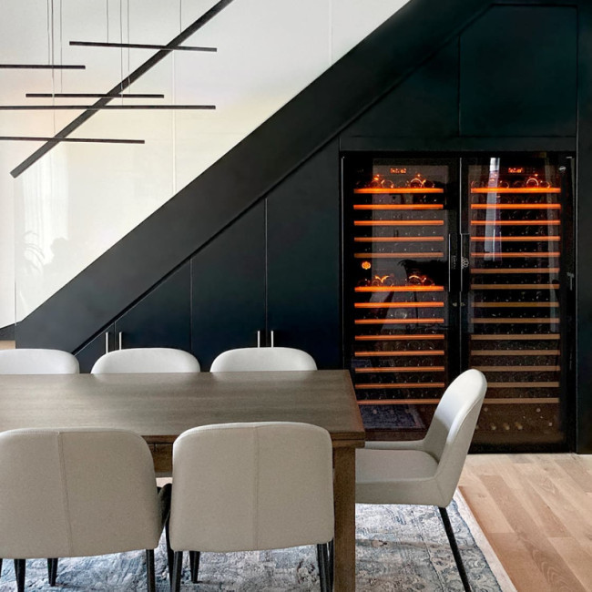 Wine cooler 2 temperatures - 2 distinct temperature zones for the chambering of red wines or the cooling of white wines. - EuroCave Pure Wine cooler 2 temperatures - 2 distinct temperature zones for the chambering of red wines or the cooling of white wines. - EuroCave Pure