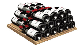Festes Lagerregal zum Stapeln einer großen Anzahl von Flaschen und zur Vergrößerung der Weinlagerkapazität. Festes Lagerregal zum Stapeln einer großen Anzahl von Flaschen und zur Vergrößerung der Weinlagerkapazität.