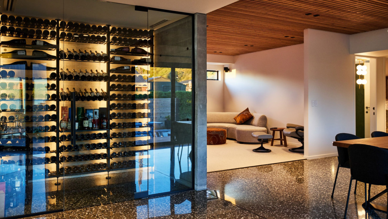 Vitrine à vin climatisée dans le salon. Créer un espace dégustation et donnez du caractère à la décoration intérieure de votre maison. Découvrez nos plus belles installations. Vitrine à vin climatisée dans le salon. Créer un espace dégustation et donnez du caractère à la décoration intérieure de votre maison. Découvrez nos plus belles installations.
