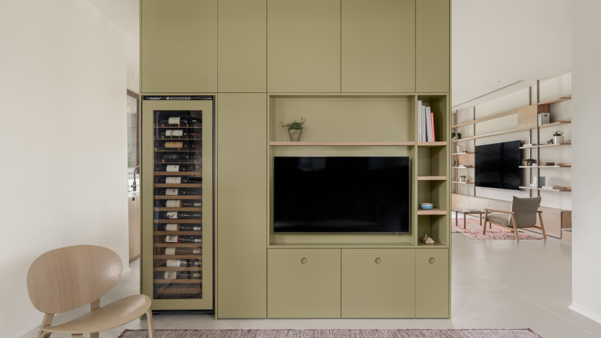 Cave a vin encastrable porte vitrée technique intégrée dans un meuble salon sur mesure de séparation entre 2 pièce - Inspiration EuroCave