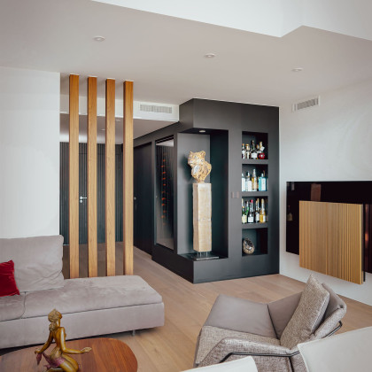 Der beste Weinschrank der Welt, EuroCave Royale, perfekt integriert in modernes Design.