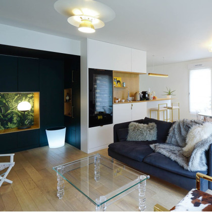 Intégration design d'une cave à vin dans un intérieur parisien par l'architecte Bardin.