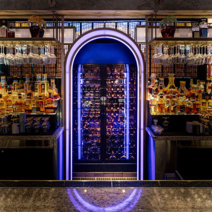Exklusive Weinpräsentations-Vitrine EuroCave ShowCave im Restaurant Mott 32, Las Vegas.