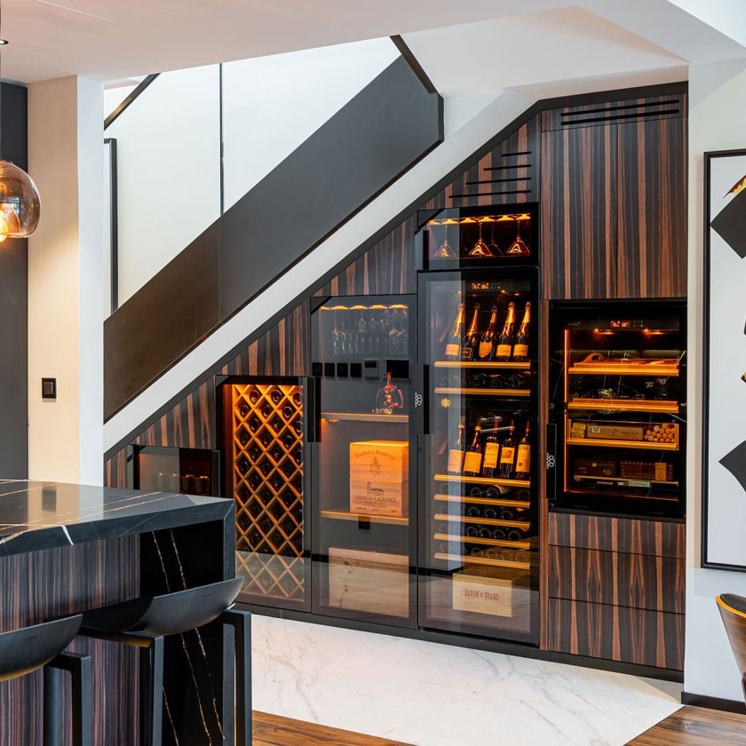 hochwertiger-weinkeller-mit-service-eurocave-pure-integrierter-zigarrenkeller-dubai.jpg