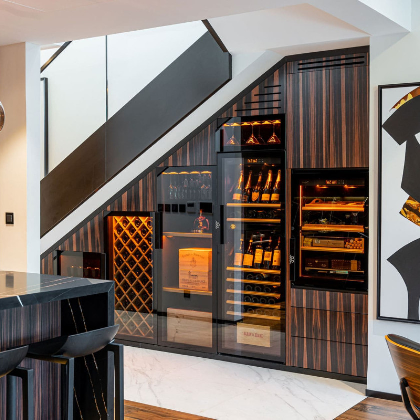 hochwertiger-weinkeller-mit-service-eurocave-pure-integrierter-zigarrenkeller-dubai.jpg