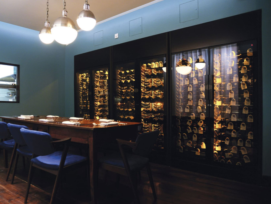Das Restaurant La Cabotte in London, ausgestattet mit dem Weinschrank EuroCave ShowCave, um Weine auf die richtige Serviertemperatur zu bringen.