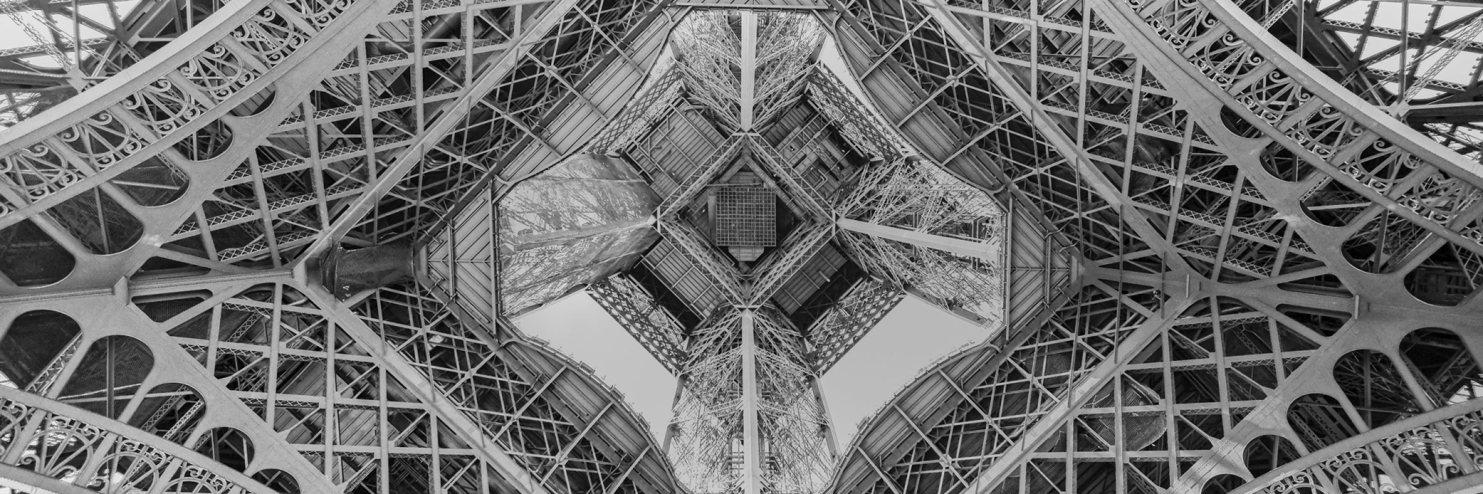 vue-de-sous-la-tour-effeil-paris-france-histoire-graphique-contraste-manufacture-patrimoine-engament-noir-et-blanc.jpg vue-de-sous-la-tour-effeil-paris-france-histoire-graphique-contraste-manufacture-patrimoine-engament-noir-et-blanc.jpg