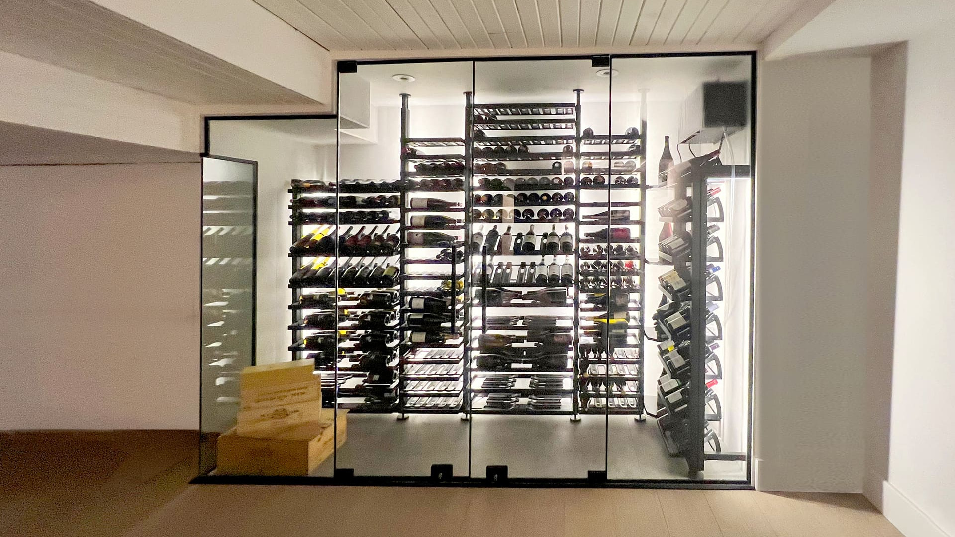 realisation-modulo-x-rangement-vin-salle-climatisee-fixation-mur.jpg realisation-modulo-x-rangement-vin-salle-climatisee-fixation-mur.jpg