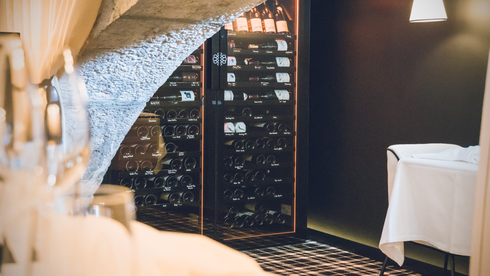 eurocave-design-restaurant-petit-hotel-confidentiel-chambery-france-mur-cave-a-vin-revelation-2.jpeg eurocave-design-restaurant-petit-hotel-confidentiel-chambery-france-mur-cave-a-vin-revelation-2.jpeg