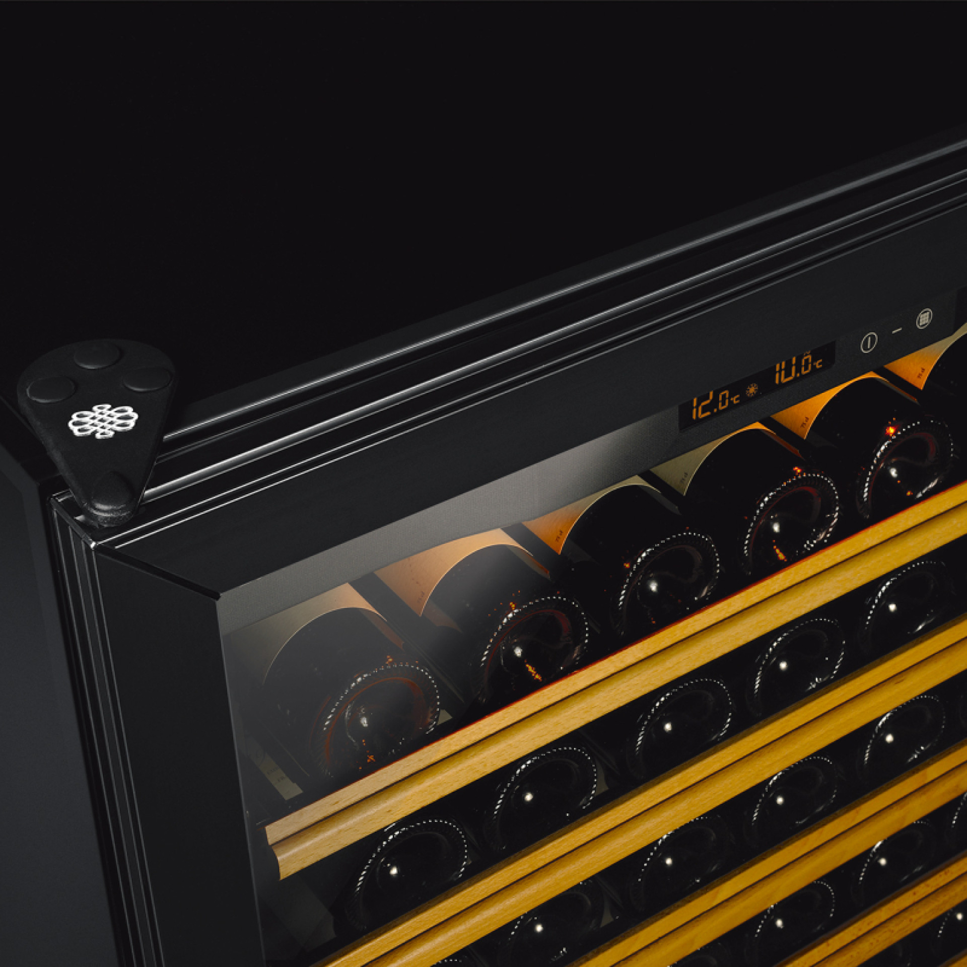 eurcave-porte-avec-cadre-noir-cave-a-vin-collection-pure.jpg eurcave-porte-avec-cadre-noir-cave-a-vin-collection-pure.jpg